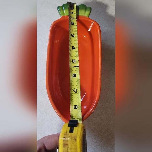 Kaytee Veg-T-Bowl Large food dish for rabbits guinea pigs - Picture 2 of 4